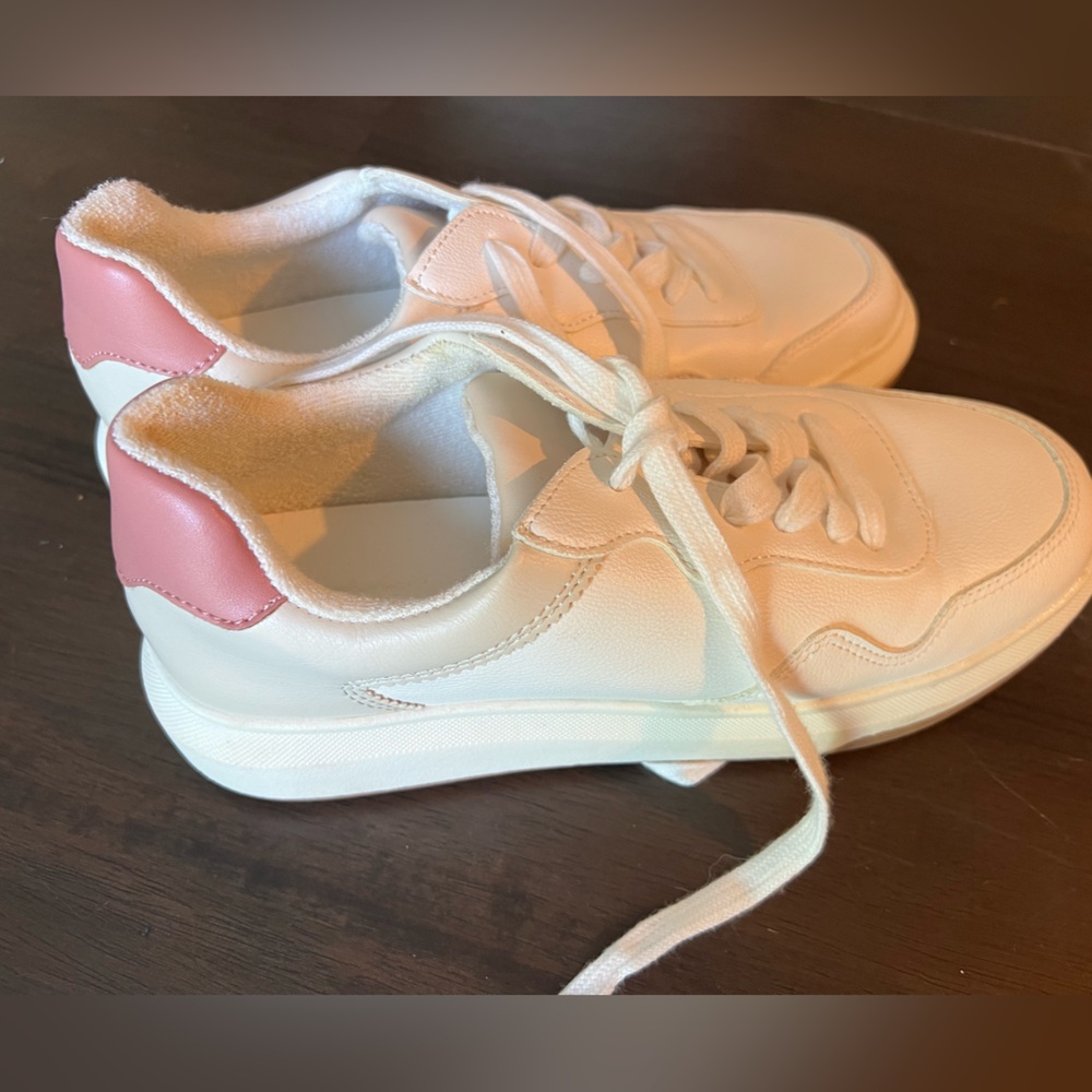 Pink and White Tennis shoes